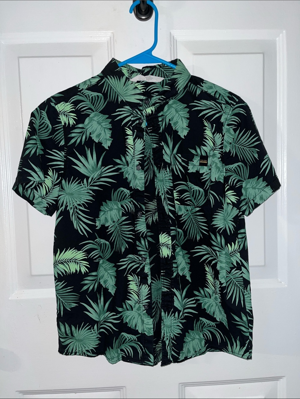 H&M Black Short-Sleeve Button-Down Shirt with Green Tropical Leaf Print
